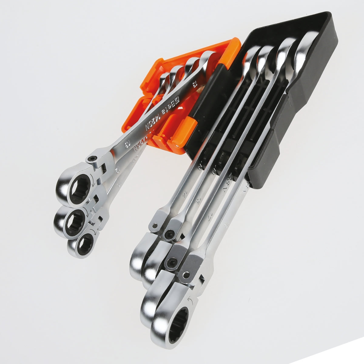 Serie di 8 chiavi combinate a cricchetto snodate (art. 142SN) con supporto compatto Beta 142SN/SC8