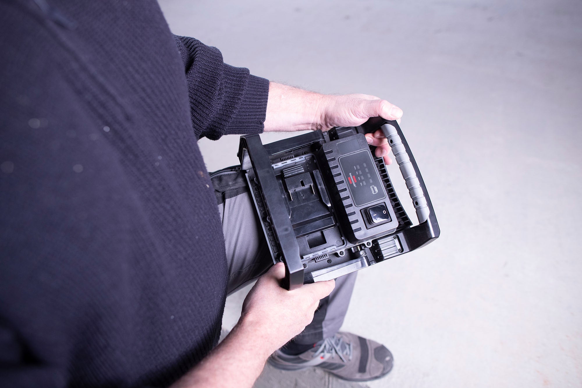 Multi Battery Faretto a LED con batteria 4000 MA BRENNESTUHL compatibile con batterie 18v