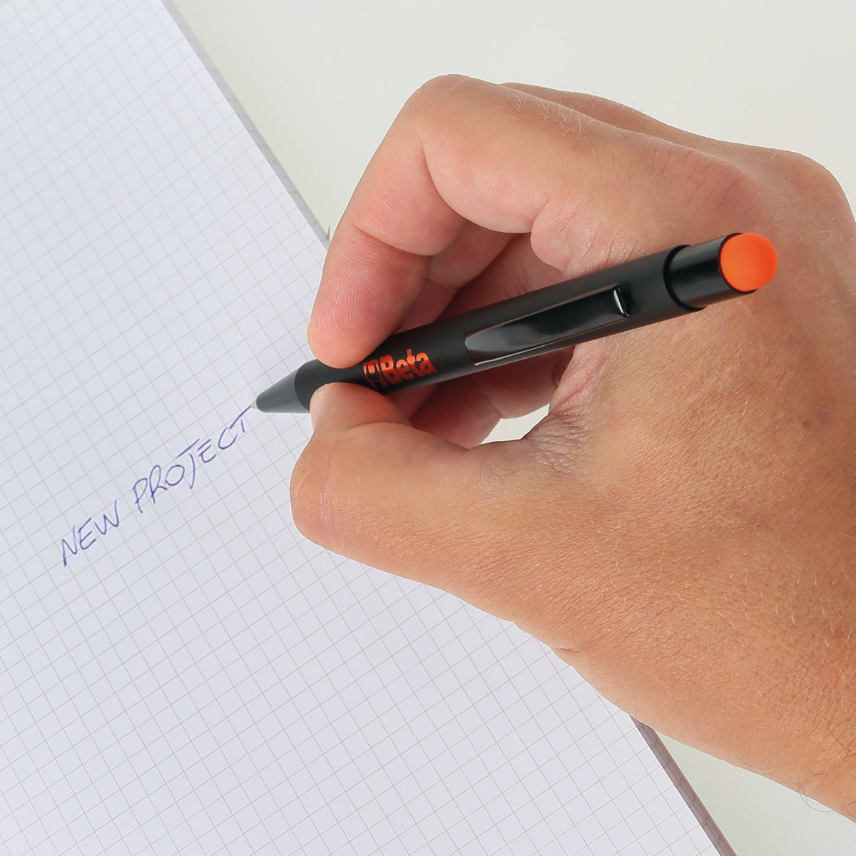 Penna in alluminio nero con gommino touch screen Fornita in astuccio singolo Beta 9592AC