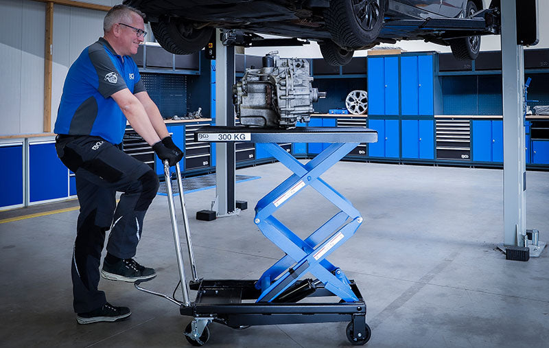 CARRELLO SOLLEVATORE A PANTOGRAFO CON PIANO ELEVATORE IDRAULICO, 300 KG BGS11997