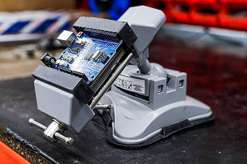 MORSA DA BANCO DA TAVOLO, GIREVOLE, GANASCE 70 MM, CON BASE DI ASPIRAZIONE A VENTOSA BGS71017