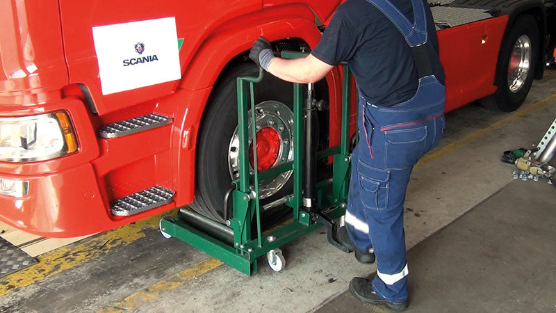 CARRELLO SOLLEVATORE, PER AUTOCARRI E AUTOBUS Compac CMWD500