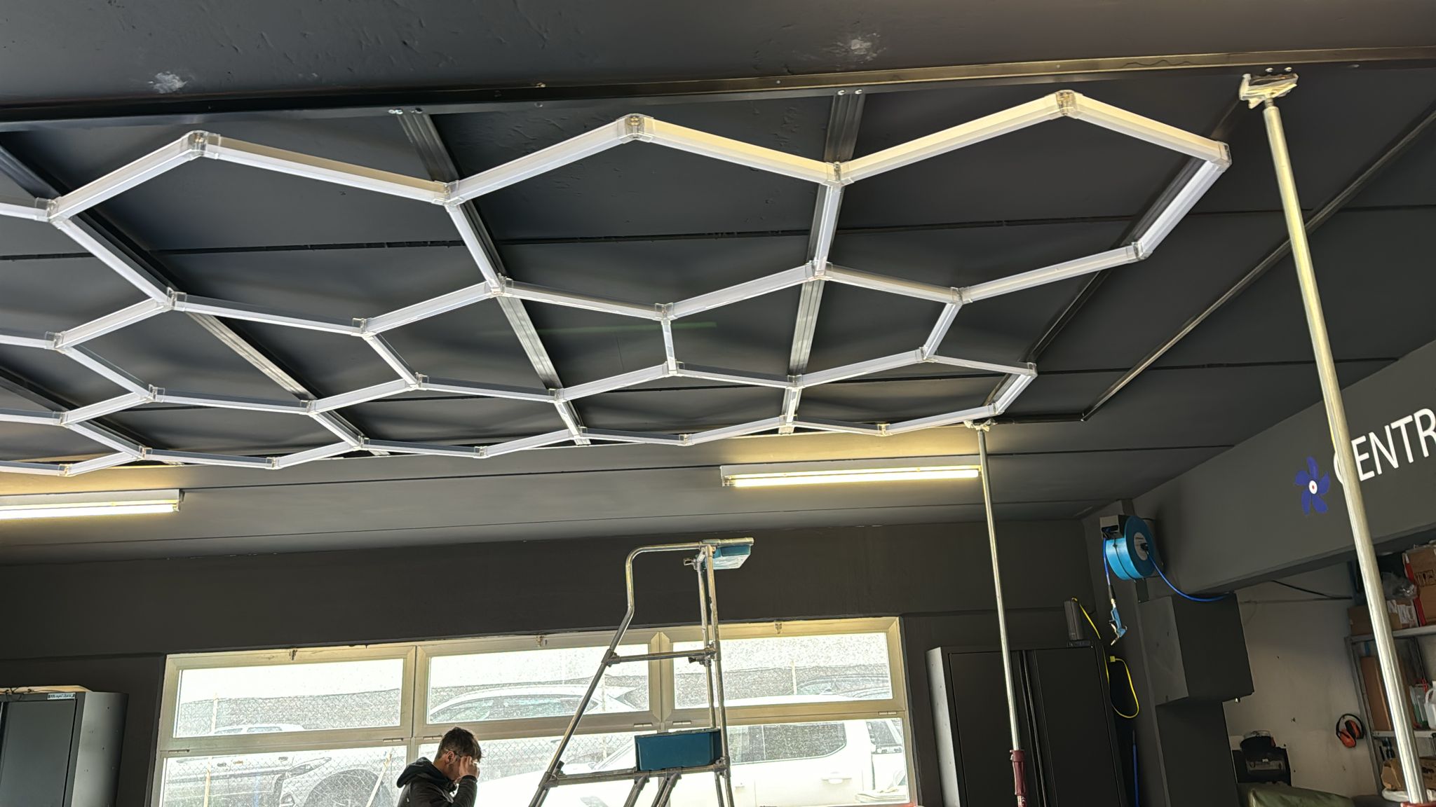 Luci Led Esagonali Car Detailing 2433x4840 con 14 esagoni luce fredda 6000K e telaio luminoso