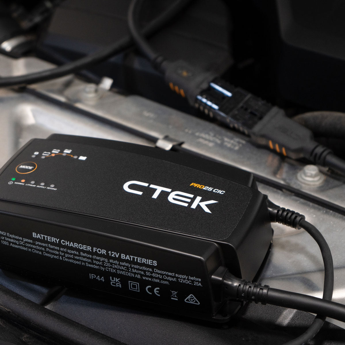 Caricabatterie CTEK PRO25 CIC