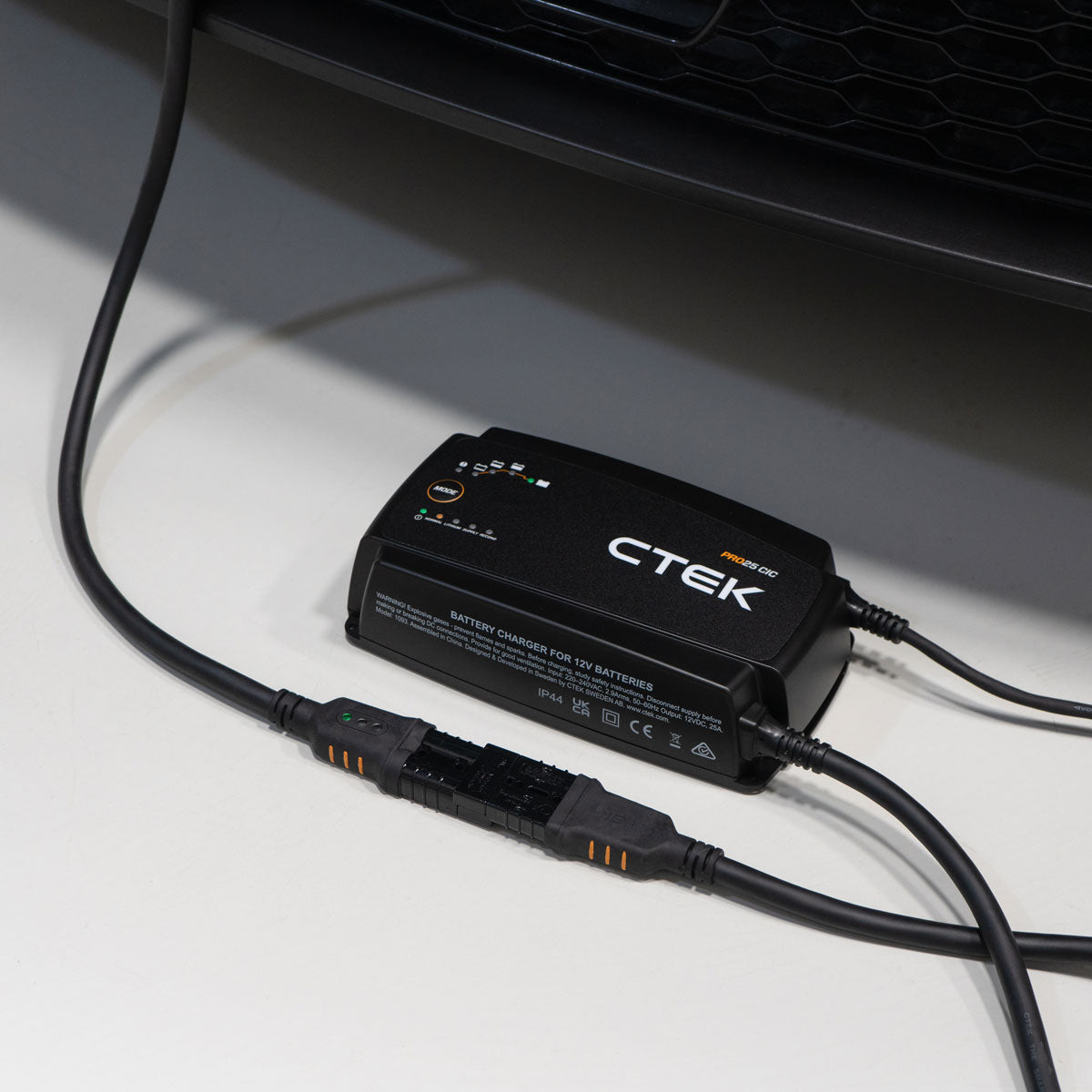 Caricabatterie CTEK PRO25 CIC