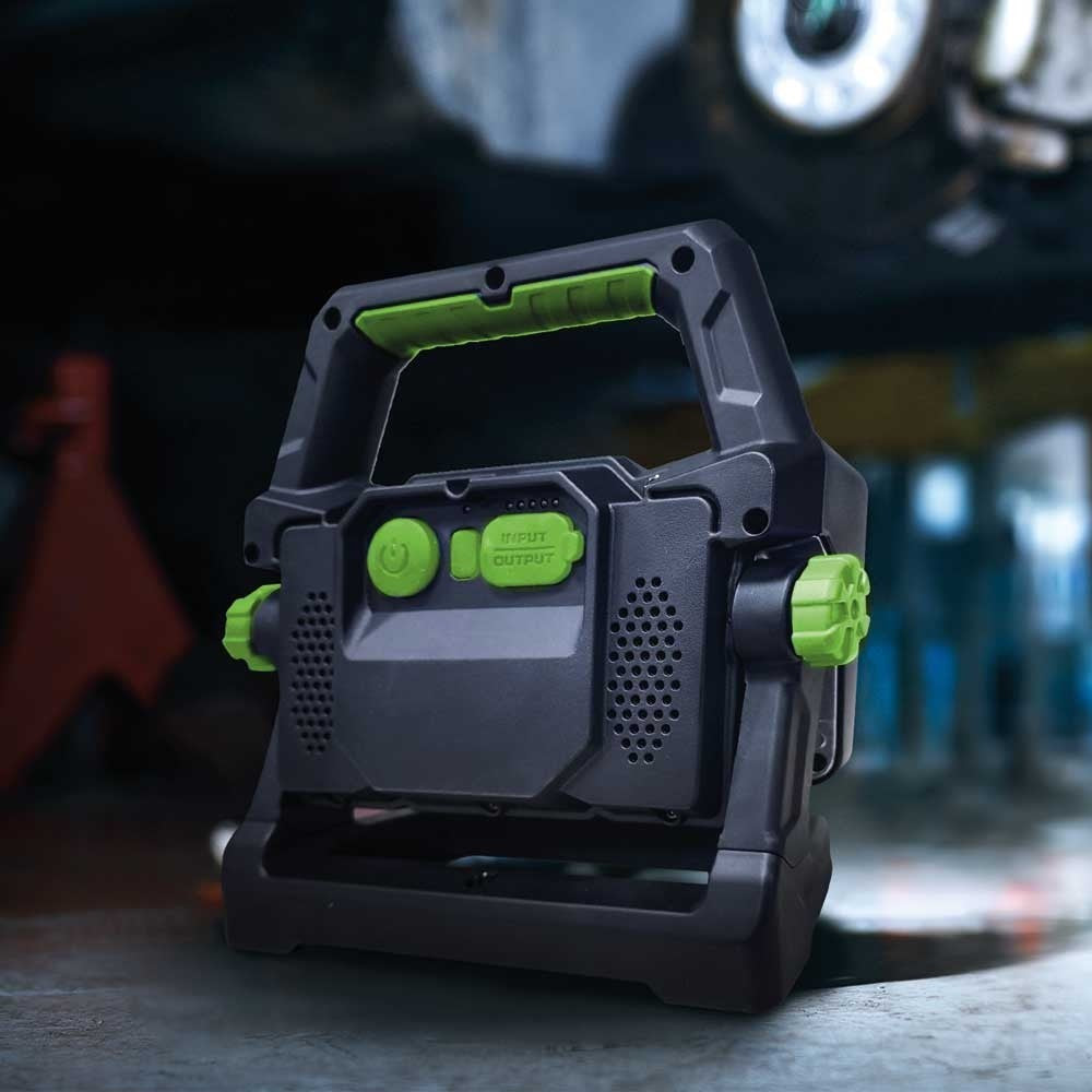 Faro da lavoro Fasano Tools con casse AUDIO WIRLESS FG 222/B