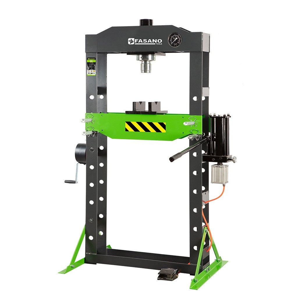 Pressa idraulica manuale e pneumatica con pistone mobile e argano Fasano FG 742/50TP