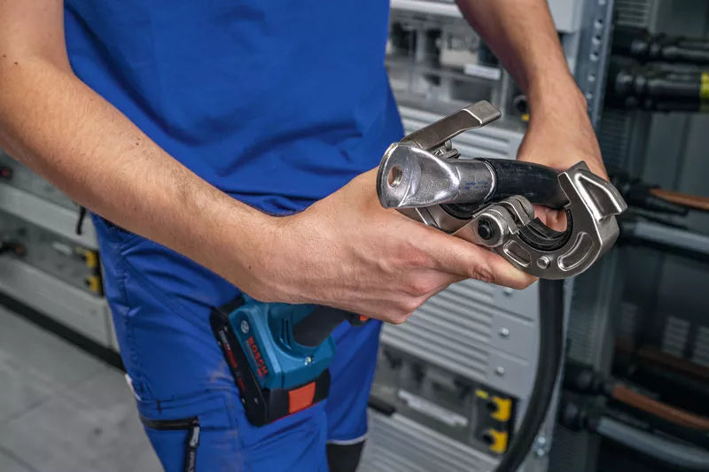 Utensile di crimpatura idraulico a batteria Bosch GPH 18V-60 Professional