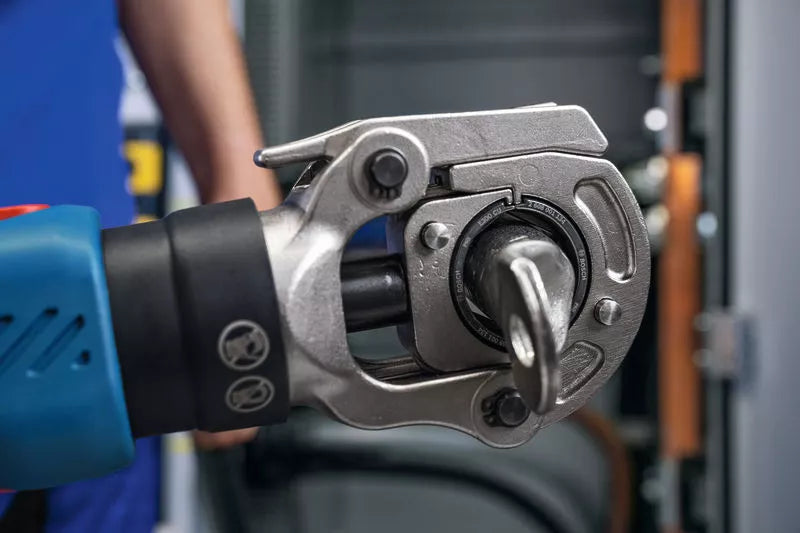 Utensile di crimpatura idraulico a batteria Bosch GPH 18V-60 Professional