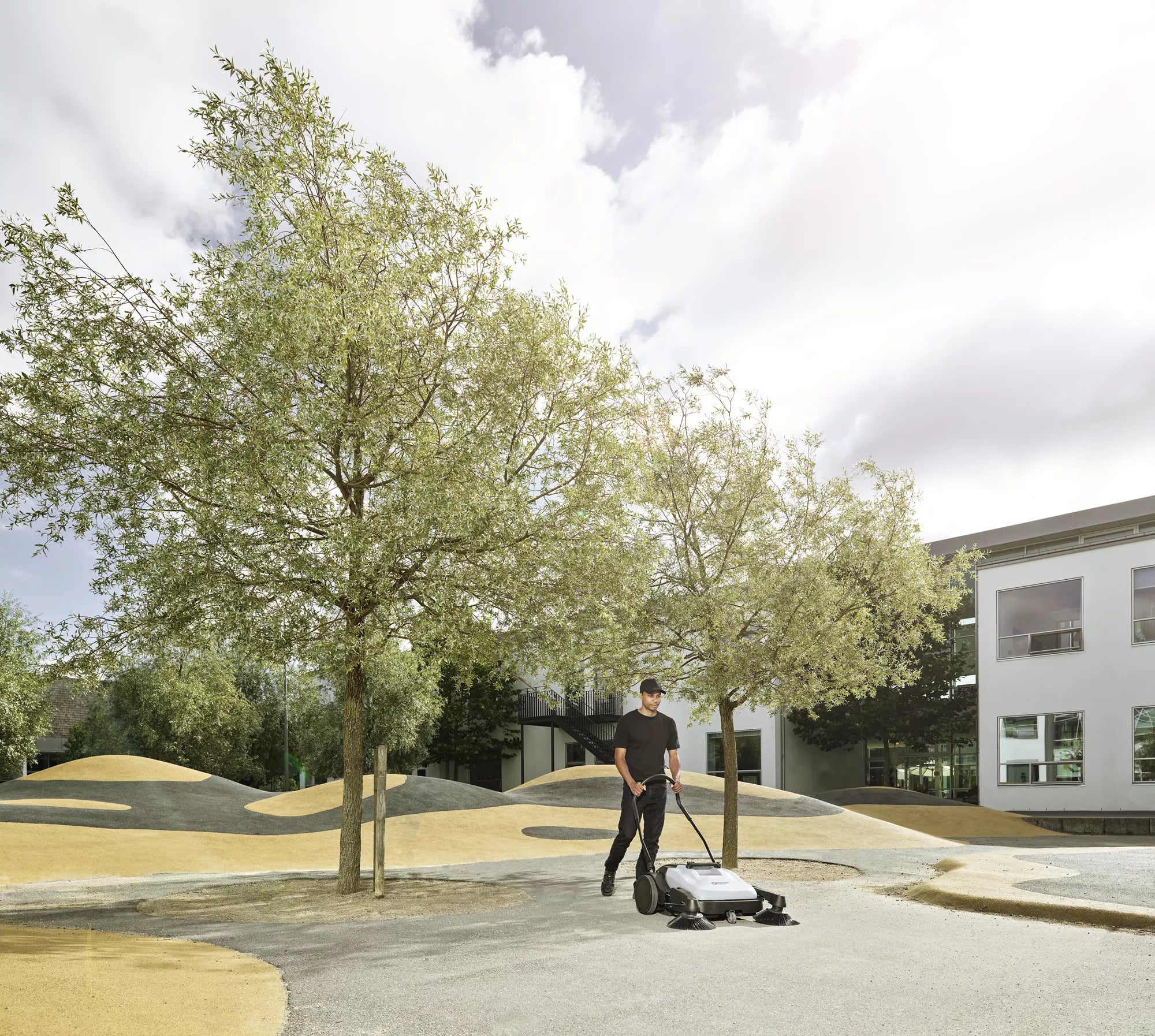 Spazzatrice a spinta Nilfisk SW200 700