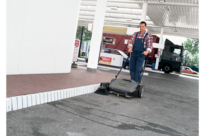 Spazzatrice manuale compatta Karcher Professional KM 70/15 C