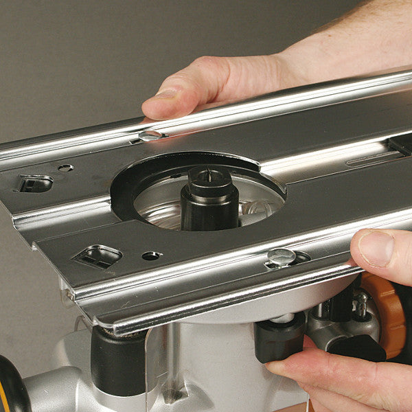 Elettrofresatrice 2400W dotazione standard CMT7E