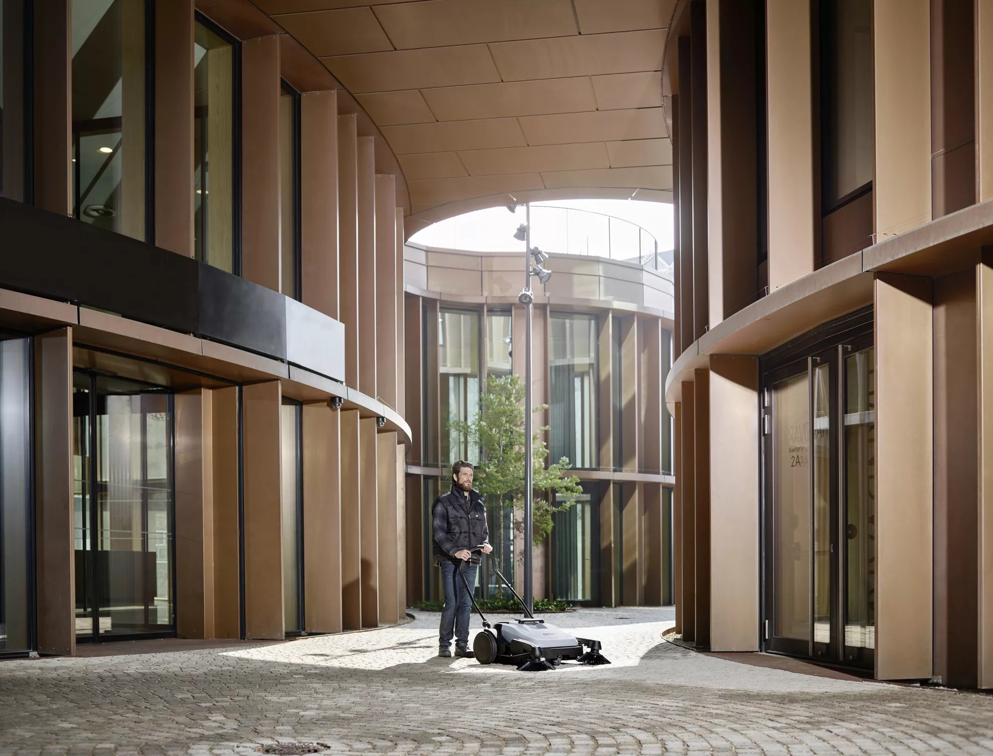 Spazzatrice a spinta Nilfisk SW250 920