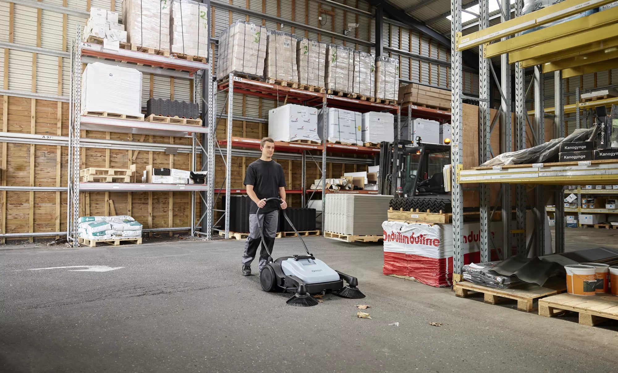 Spazzatrice a spinta Nilfisk SW200 700