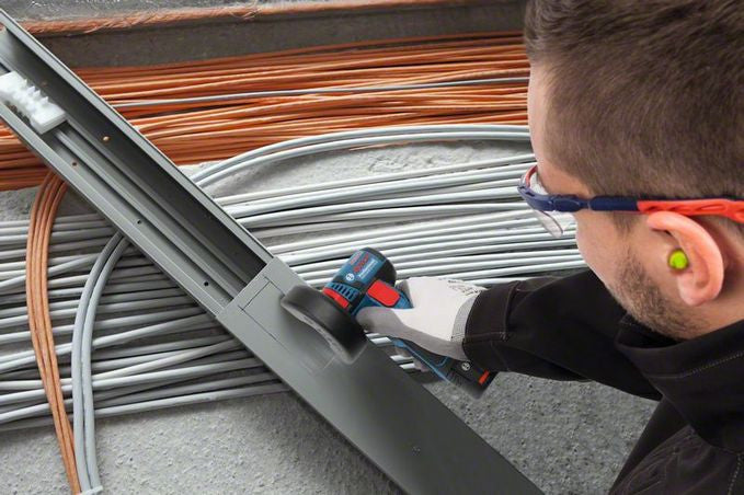 Smerigliatrice angolare a batteria GWS 10,8-76 V-EC Bosch Professional