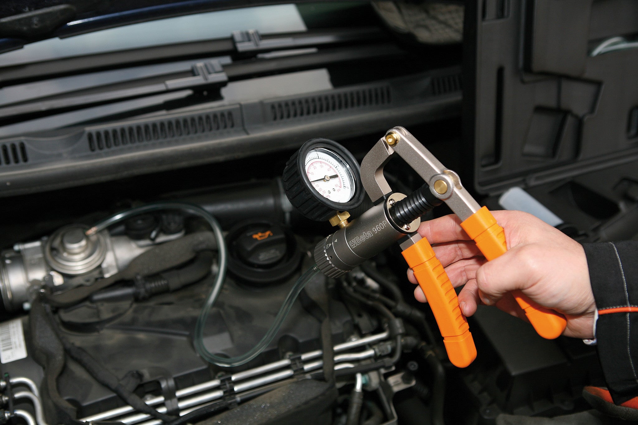 Tester per controllo pressione/depressione con accessori e adattatori Beta 960P