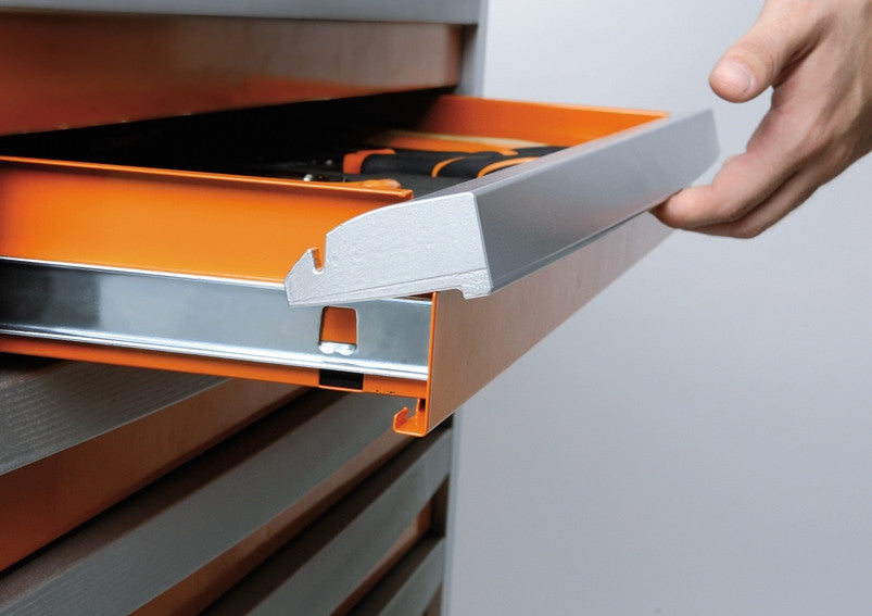 Carrello Postazione di lavoro mobile con ventotto cassetti Beta C31