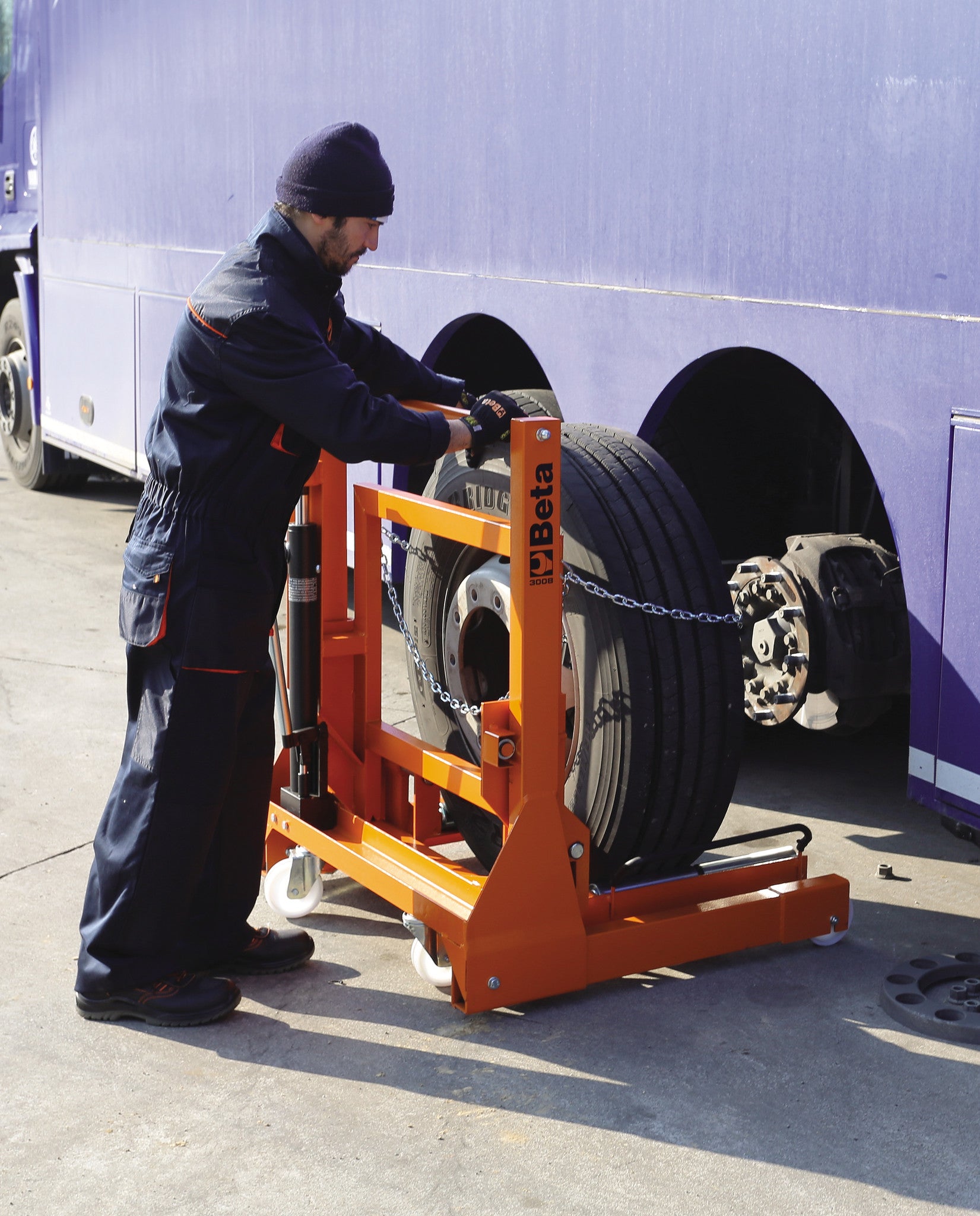 Sollevatore e posizionatore ruote Truck singole e gemellari Beta 3008