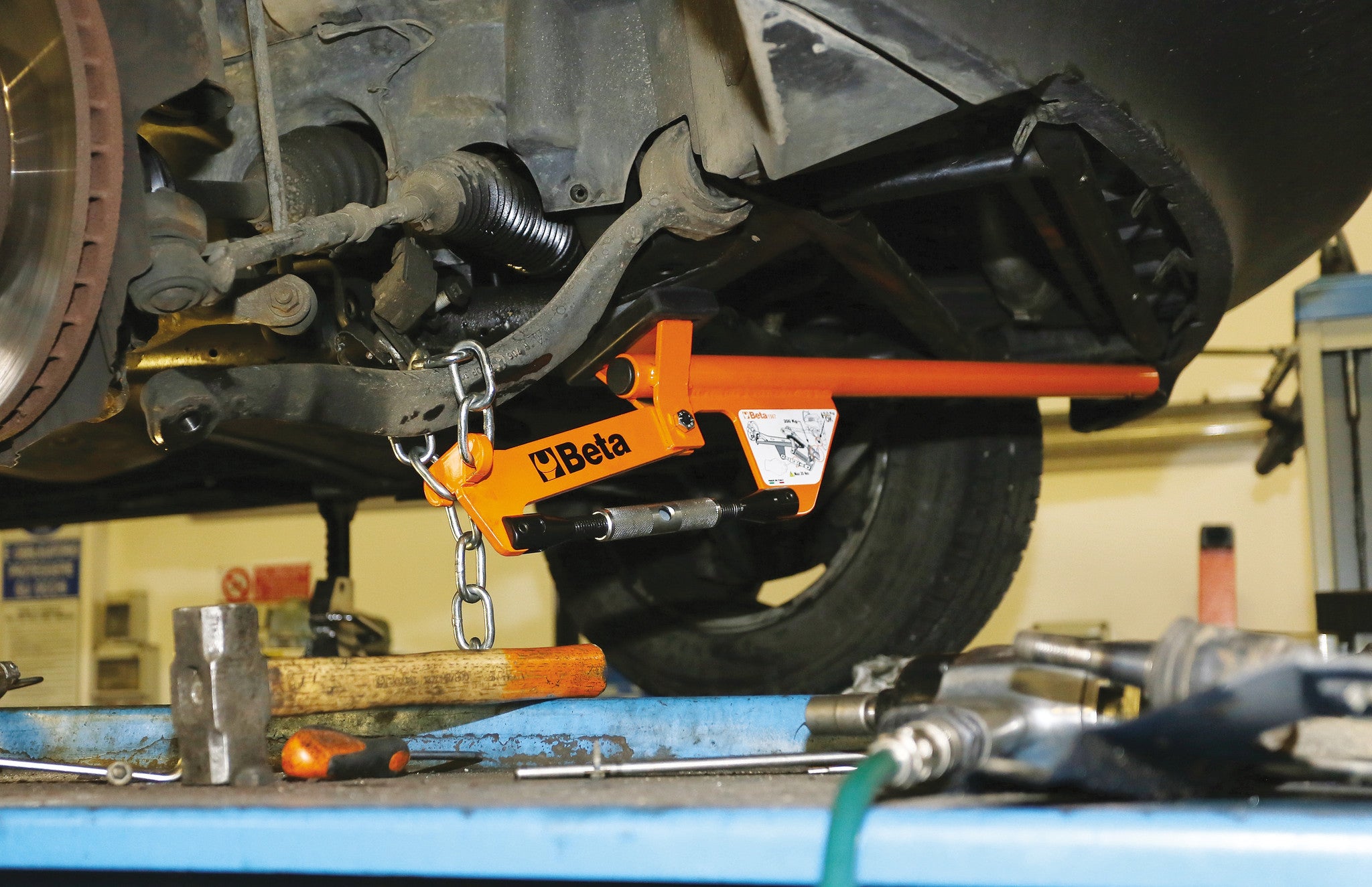 Leva estrazione testine braccio oscillante e ammortizzatori dal montante Beta 1567