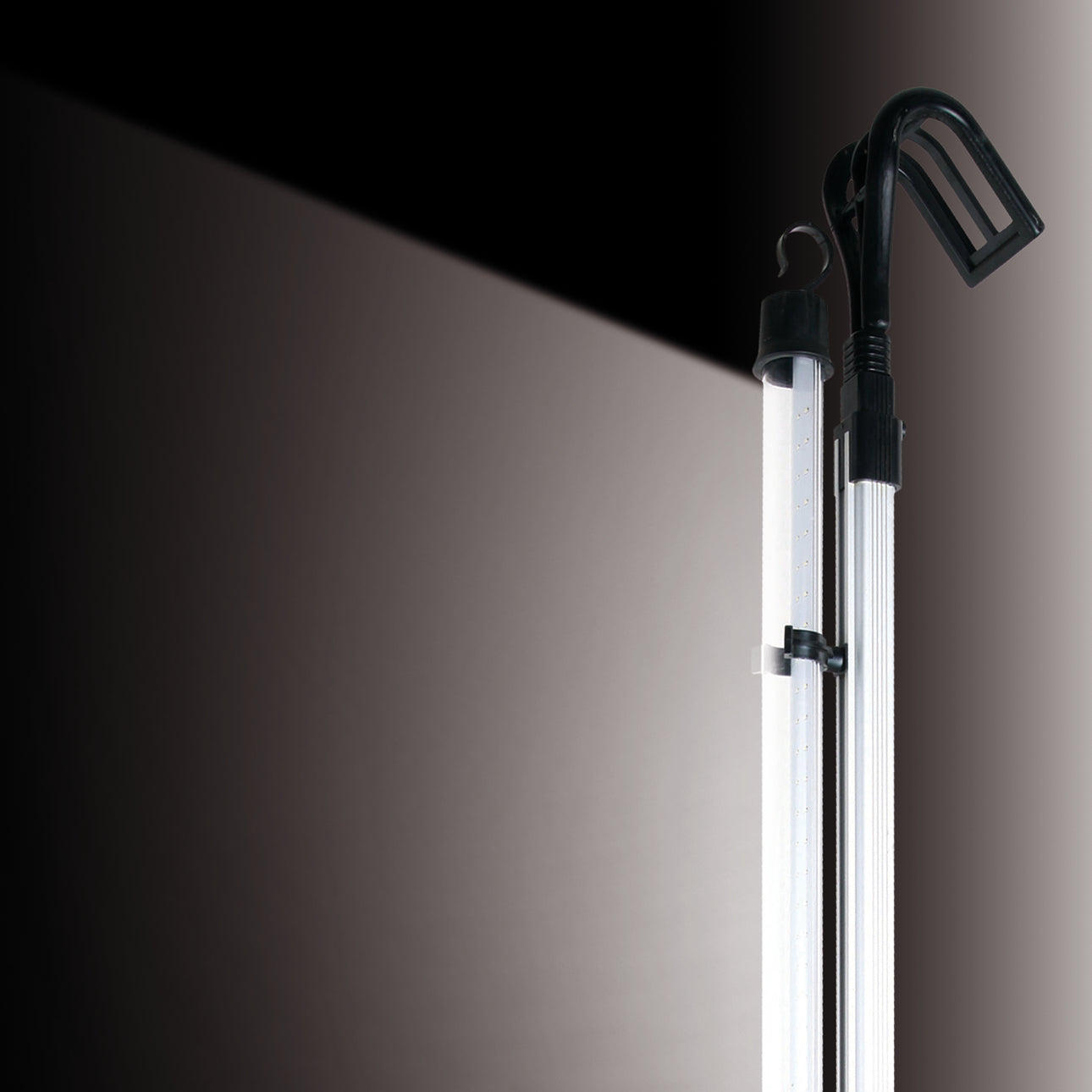 LAMPADA LED SOTTOCOFANO RICARICABILE Usag 889 UB