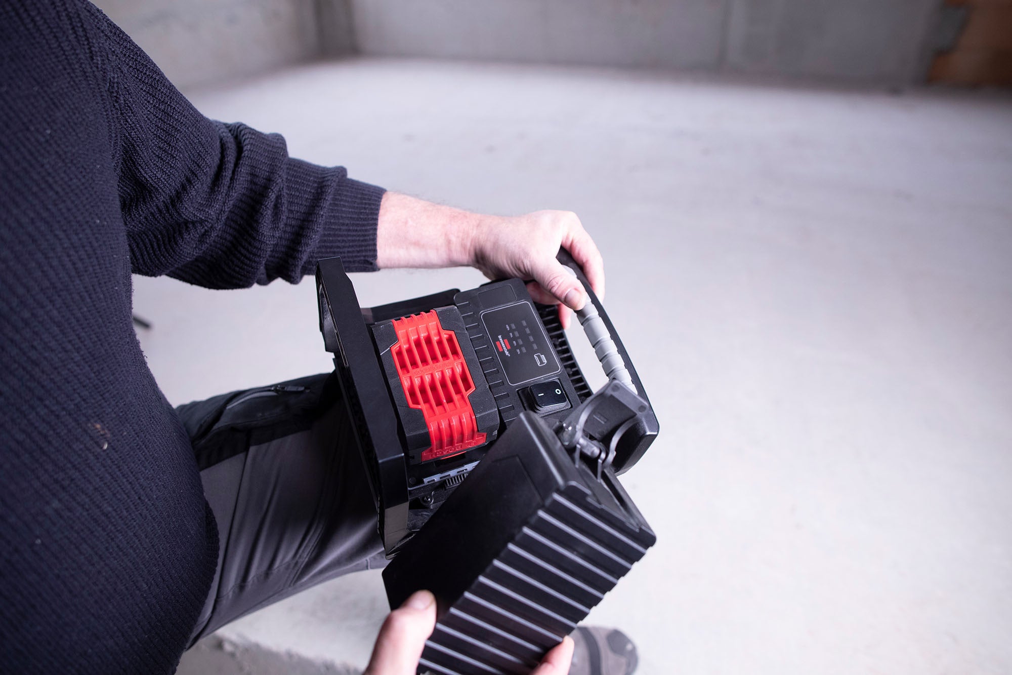 Multi Battery Faretto a LED con batteria 4000 MA  BRENNESTUHL compatibile con batterie 18v