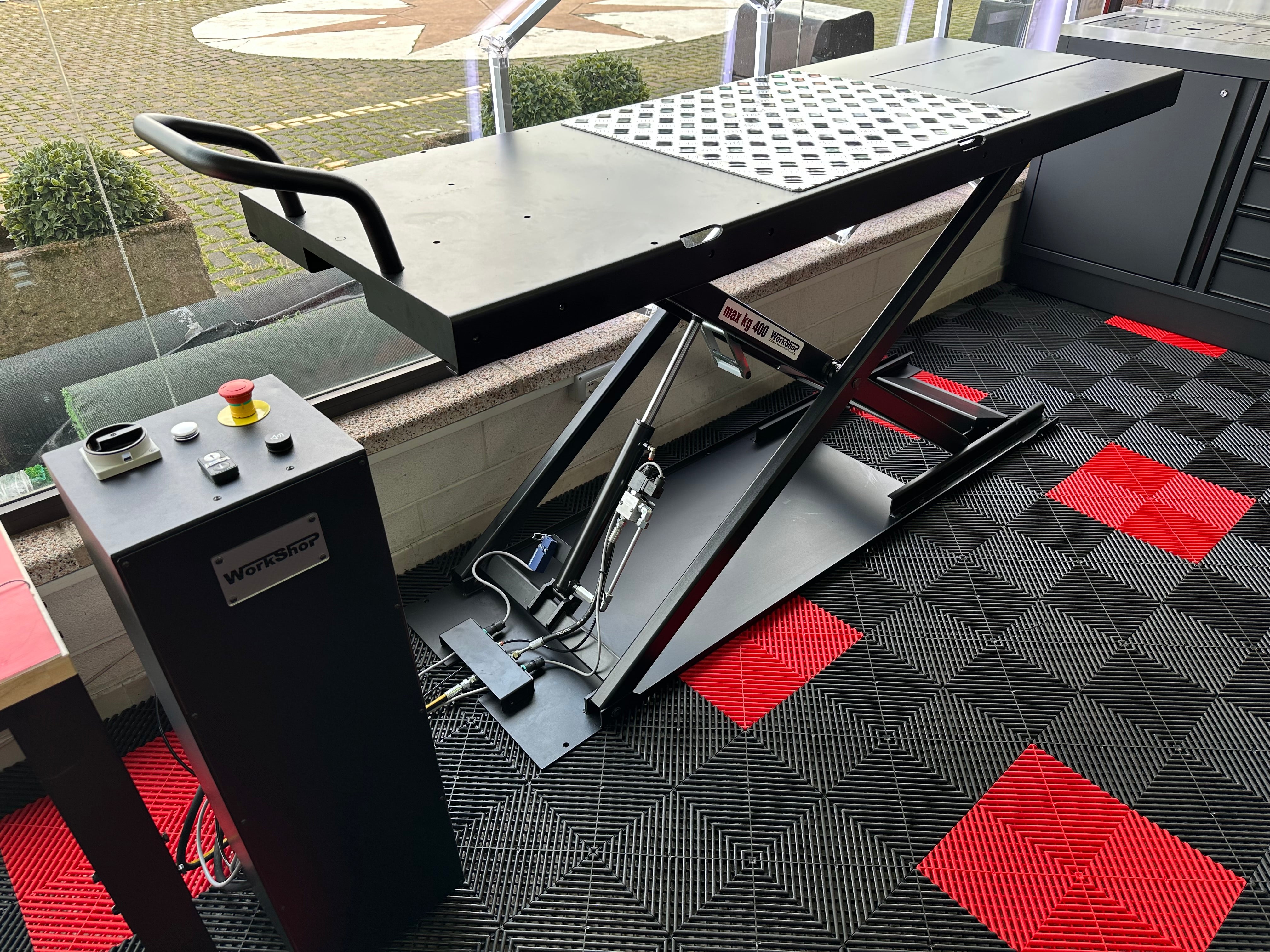 Ponte sollevatore MOTO ribassato 80mm portata 400kg elettroidraulico Workshopitaly Total Black