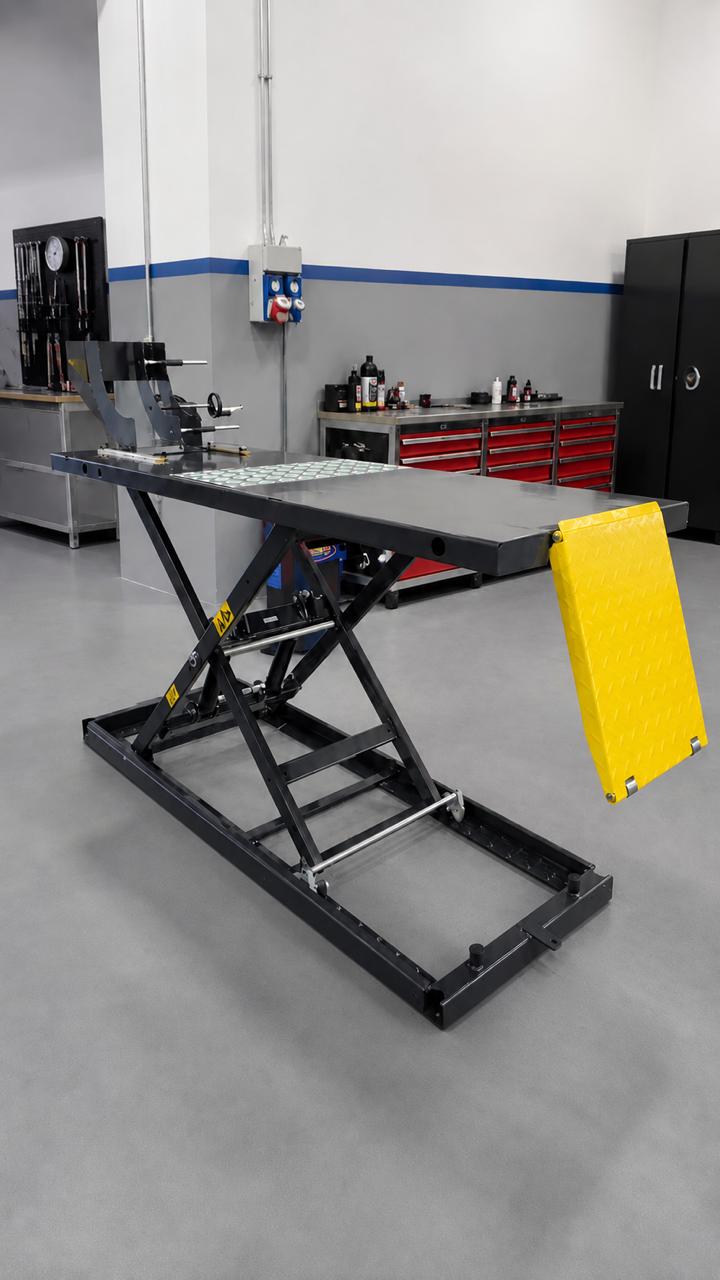 Ponte sollevatore elettroidraulico per moto L 600 BIKE Cormach + Morsa Bloccaruota