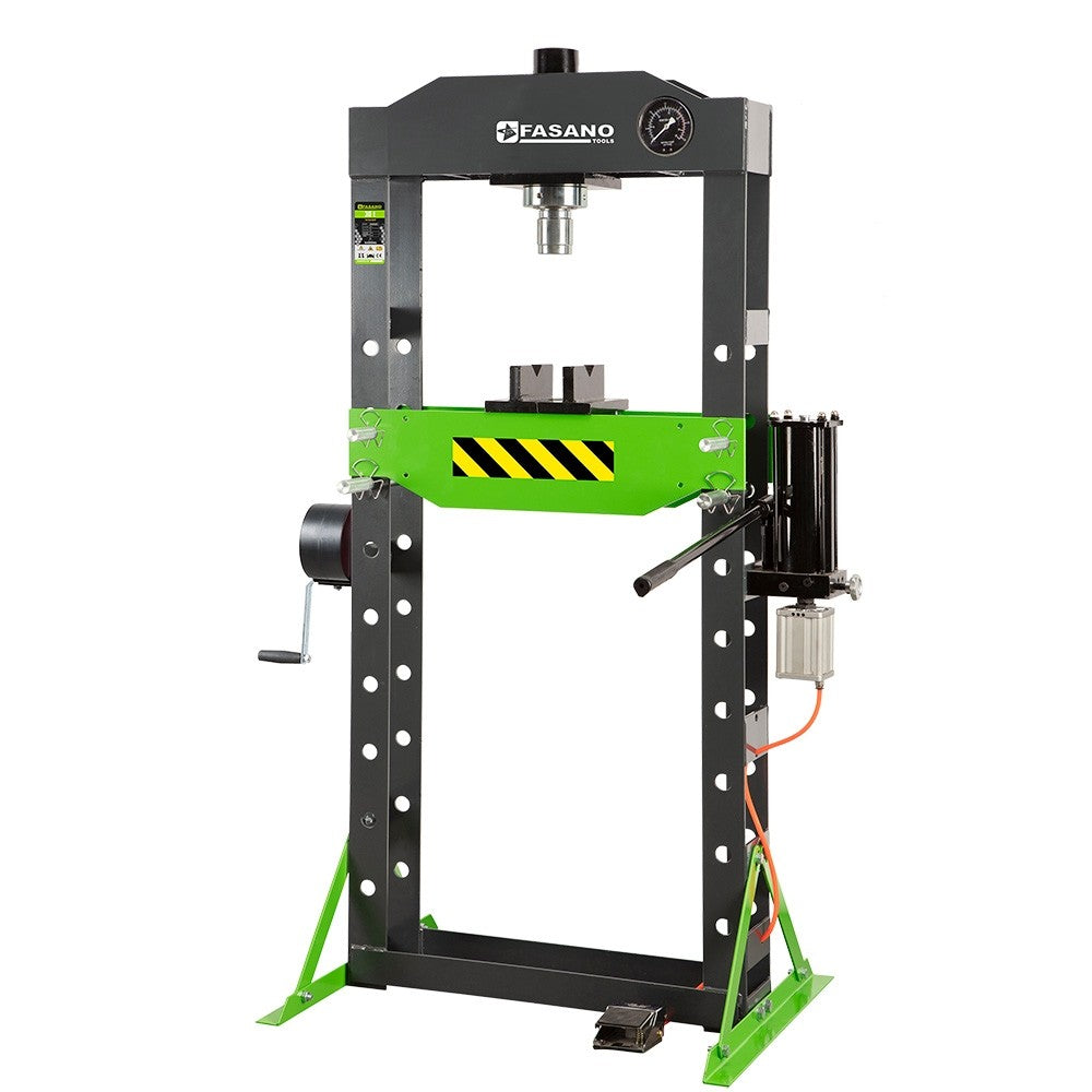 Pressa idraulica manuale e pneumatica con pistone mobile e argano Fasano FG 742/30TP
