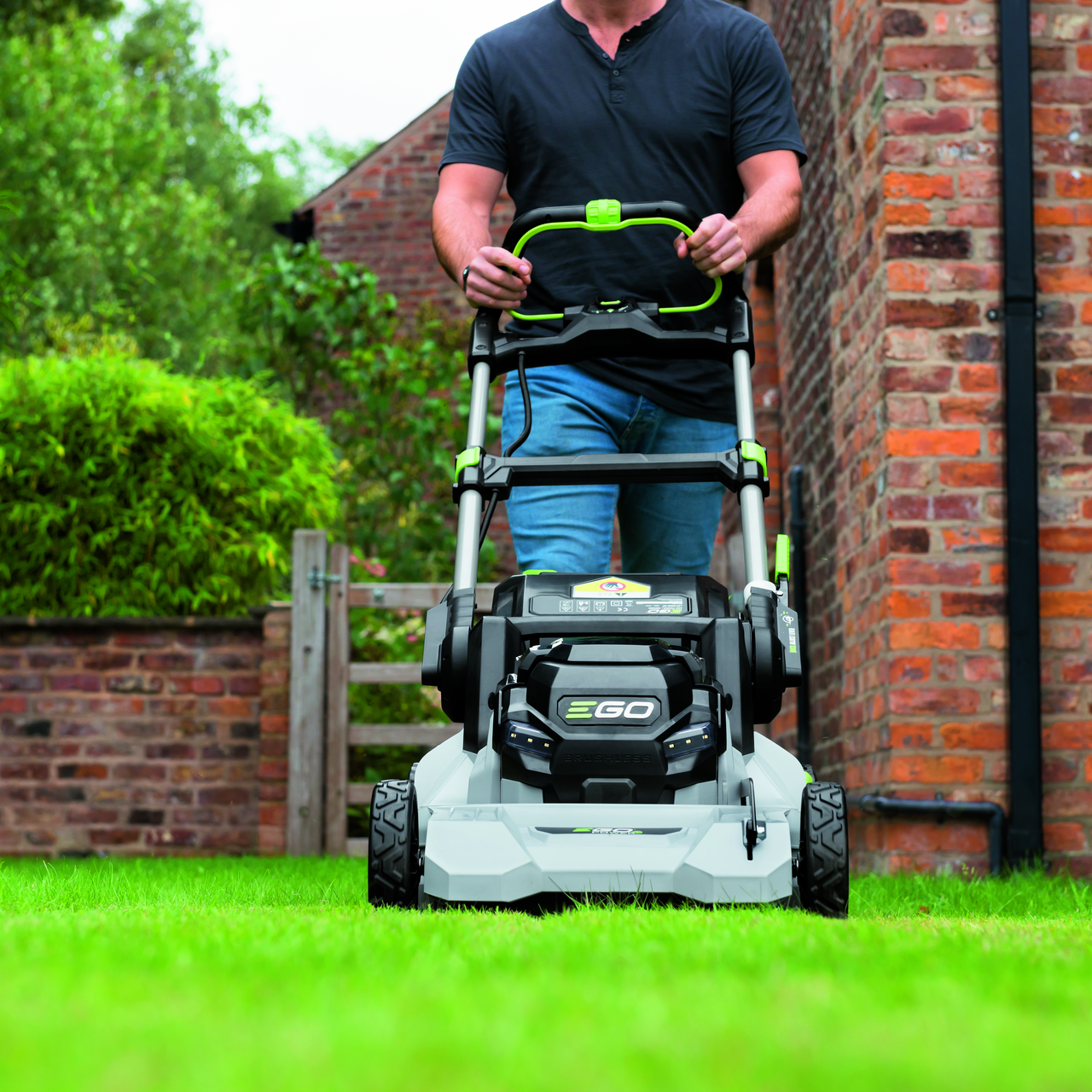 Rasaerba a batteria 56 volts LM1903E-SP semovente 47cm 5AH SET + kit mulching