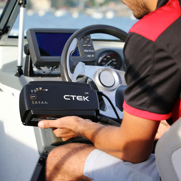 Caricabatterie M15 CTEK MARINE 15A
