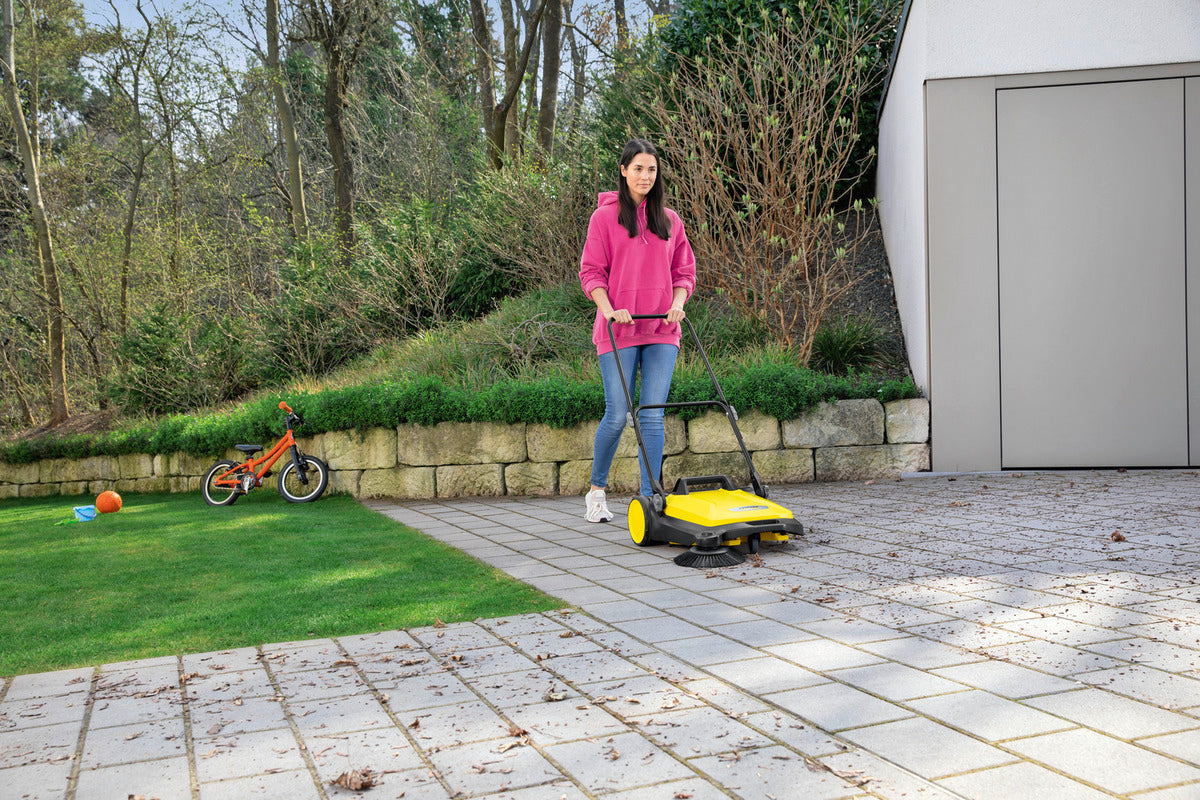 Spazzatrice manuale S4 Karcher